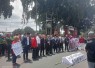 Elim Tyu Samba Saat Orasi di Depan Kantor Walikota Blitar, Senin 7 September 2026. (Foto : Klikwarta.com)