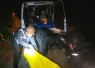 evakuasi menggunakan tandu menuju jalan poros MP 69.