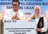 Wakil Bupati Bintan Deby saat menerima Bantuan secara simbolis
