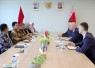 Wamenkes Prof dr Dante Saksono Harbuwono bersama Menteri Kesehatan Republik Belarus Aliaksandr Khajayeu di RS PON Prof Dr dr Mahar Mardjono, Jakarta, Rabu (1/7)
