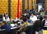 Bupati Roby didampingi Wakil Bupati Deby Maryanti saat menerima langsung kunjungan kerja reses Ketua Tim Komisi VII DPR RI, Evita Nursanty, beserta rombongan di Ruang Rapat II Kantor Bupati Bintan, Rabu (22/7).