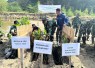 Komandan Kodim 0807/Tulungagung Letnan Kolonel Arh Hanny Galih Satrio, S.I.P., M.Han. bersama puluhan anggota Kodim 0807/Tulungagung, anggota Polri, Perhutani, kelompok Darwis, dan warga masyarakat melaksanakan kegiatan penanaman pohon mangrove di pesisir Pantai Cemoro Sewu, Dusun Sine, Desa Kalibatur, Kecamatan Kalidawir, Kabupaten Tulungagung, Jawa Timur, Senin (25/5/2026)