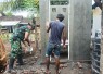 Pengerjaan sanitasi rumah Halimah di Dusun Sumur
