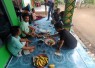 Kebersamaan saat istirahat di lokasi TMMD
