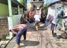 Gotong royong bersihkan lingkungan 