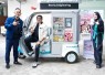 Menteri Ekonomi Kreatif/Kepala Badan Ekonomi Kreatif (Ekraf), Teuku Riefky Harsya (kanan), berbincang dengan pendiri MS Glow, Gilang Widya Pramana (kiri) dan Shandy Purnamasari (tengah), saat kunjungan kerja ke kantor MS Glow, Malang, Jawa Timur, Kamis (30/07/2026)