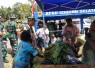 Danrem 181/PVT Brigjen TNI Slamet Riadi, S.I.P., meninjau stand UMKM mama-mama Kampung Sesor, Kamis (13/8)