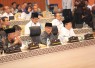 Mendes Yandri Susanto menyampaikan pemaparan di Komisi V DPR RI, Kamis (20/8)