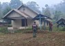 Bersihkan halaman gereja Kampung Yamboi