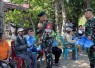 Yonarmed 12 Kostrad Tebar Kepedulian Sosial Bersama Kelurahan Fatukbot Melalui Jumat Berkah