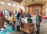 Babinsa Kodim Ponorogoo Pendampingan Distribusi Bantuan Pangan di Desa Binaan