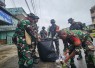 Kodim 1710/Mimika Bersihkan Lingkungan Bersama Masyarakat