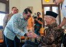 Caption: Menteri Ekonomi Kreatif, Teuku Riefky Harsya, bersama pendiri sekaligus pemilik jaringan Restoran Sederhana, H. Bustamam, saat peresmian Restoran Sederhana Singapura yang berlokasi di kawasan Kampong Glam, Singapura, Minggu (14/6/2026)