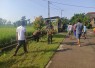 Semangat Gotong Royong Tak Pernah Padam, Babinsa dan Warga Plumpung Kidul Bersihkan Jalan Desa