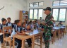 Yonarmed 12 Kostrad Bagikan Buku Bacaan dan Tanamkan Nilai Pancasila di Perbatasan