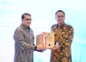 Menteri Ekonomi Kreatif, Teuku Riefky Harsya, menyerahkan arsip statis eks Badan Ekonomi Kreatif (BEKRAF) periode 2016–2019 kepada Arsip Nasional Republik Indonesia (ANRI), Jakarta, Kamis (25/6/2026)
