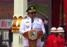 Bupati Karanganyar, Rober Christanto, saat menyampaikan amanat upacara peringatan HUT ke-81 Kemerdekaan RI di Alun-alun Karanganyar, Senin (17/8/2026)