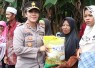 Kapolres Karimun Kunjungi Polsek Buru dan Salurkan Bansos untuk Warga