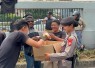 Bagikan Makanan dan Minuman di DPR RI