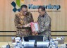 Menkop Ferry Juliantono menerima Opini WTP BPK Tahun Anggaran 2025