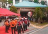 Petugas Gabungan Evakuasi Penghuni Saat Kebakaran Apartemen Pavilion Tanah Abang