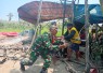 Babinsa Joho Kawal Pembangunan Irigasi, Bantu Petani Hadapi Musim Kemarau