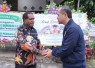 Menteri Transmigrasi, M. Iftitah Sulaiman Suryanagara melayat ke rumah duka Rektor Universitas Cenderawasih (Uncen), Prof. Dr. Oscar Oswald