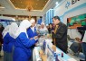 Menteri Ekonomi Kreatif/Kepala Badan Ekonomi Kreatif (Ekraf), Teuku Riefky Harsya (kanan), meninjau salah satu stan pada Festival Ekonomi Keuangan Digital Indonesia & Indonesia Fintech Summit and Expo (FEKDI x IFSE) 2026 di Jakarta International Convention Center (JICC), Jakarta, Jumat (25/09/2026)