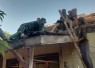 Bantu bongkar rumah warga desa binaan