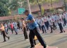Ahmad Fahrudin (berkaos biru), Guru PJOK, SMPN 2 Kutasari, Purbalingga, Jawa Tengah